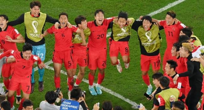 South Korea beats Portugal 2-1 and advances to World Cup knockout stage